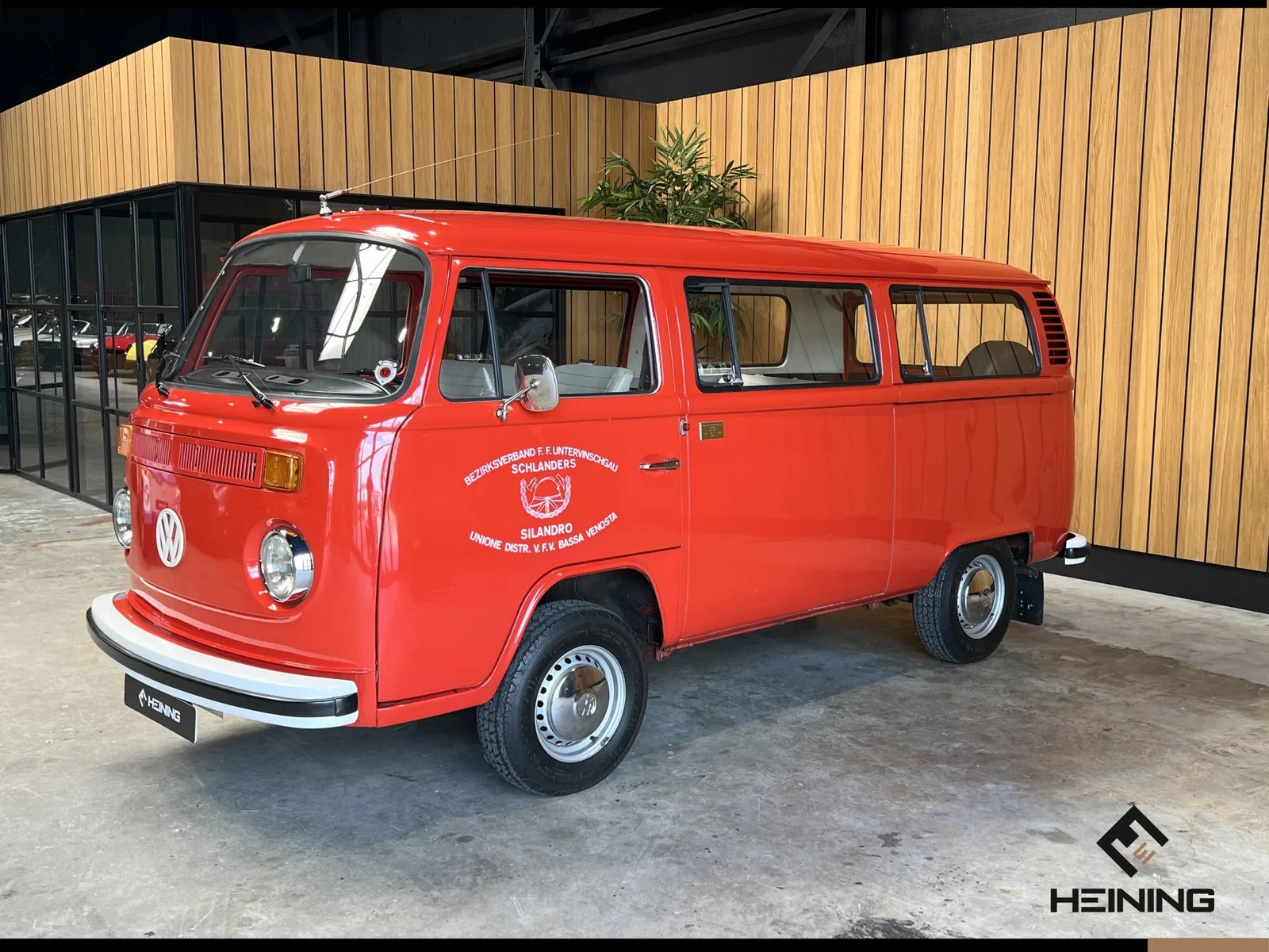 Volkswagen T2 Personenbus (1975) — foto 1