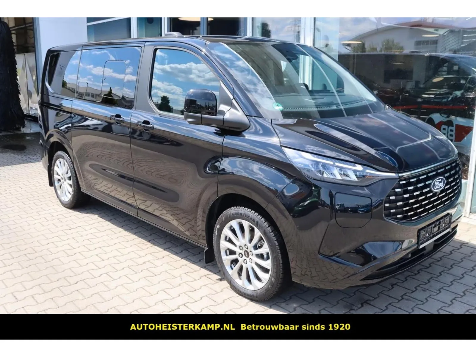 Ford Tourneo Custom (2025) — foto 1