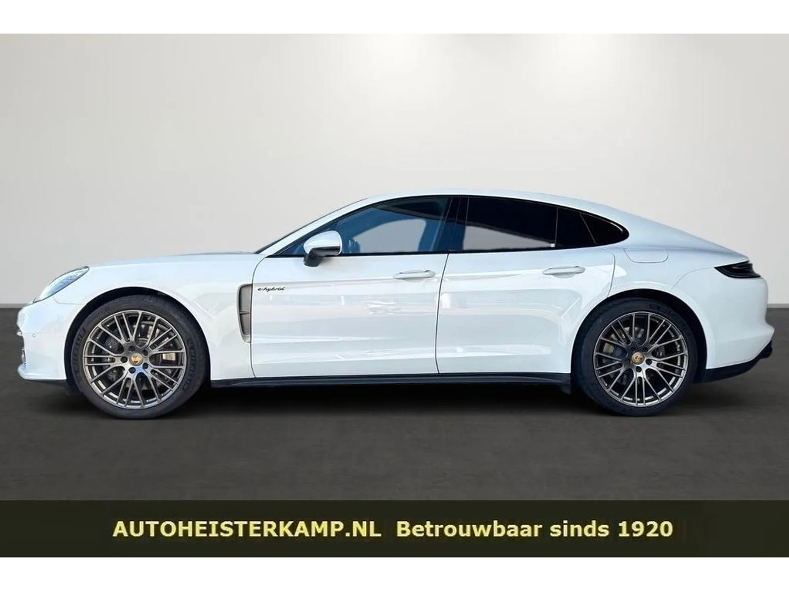 Porsche Panamera (2023) — foto 1