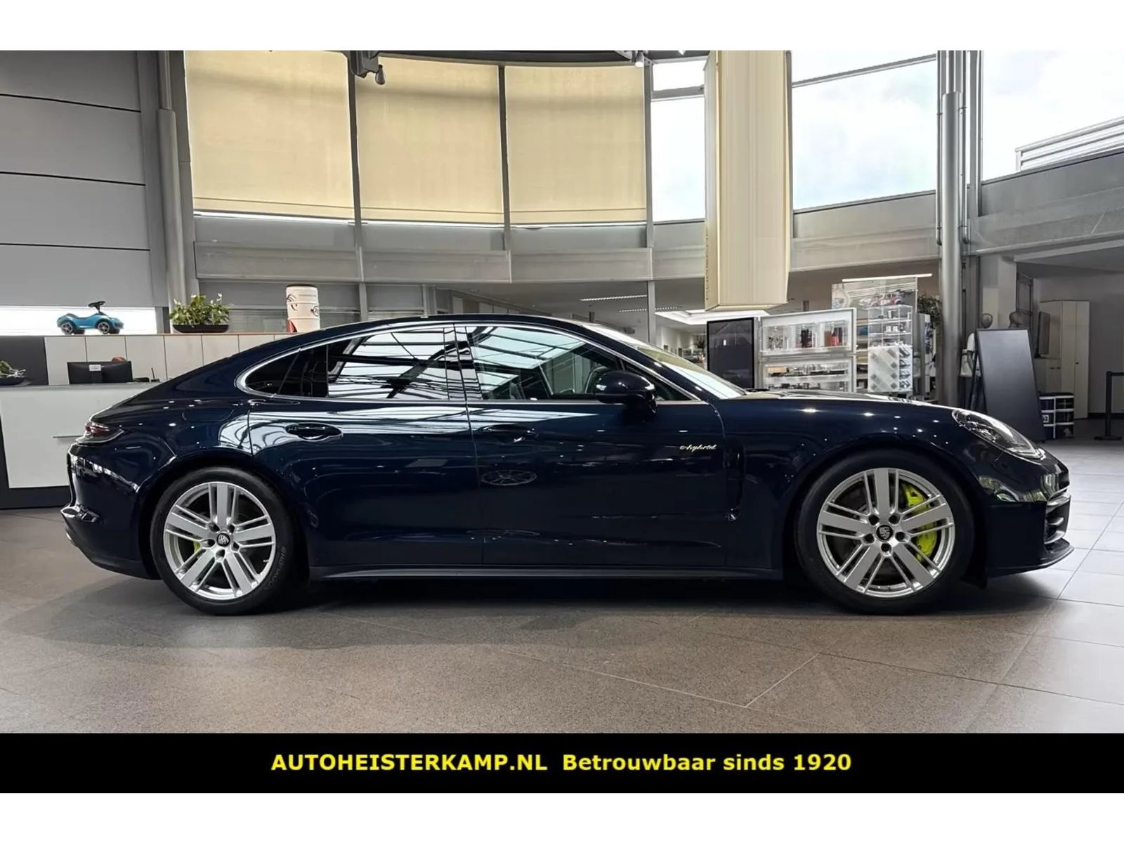 Porsche Panamera (2023) — foto 1