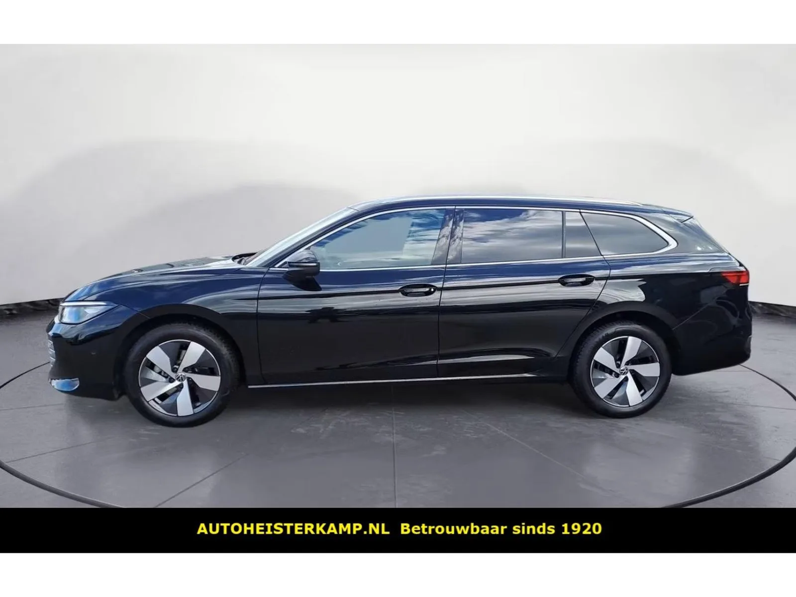 Volkswagen Passat (2025) — foto 1