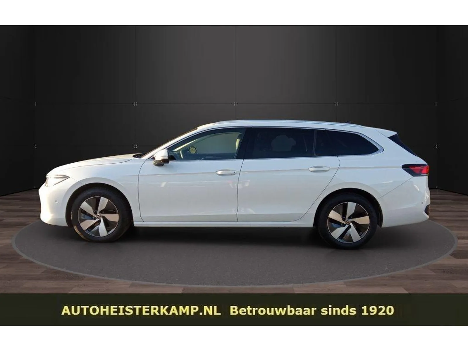 Volkswagen Passat (2024) — foto 1