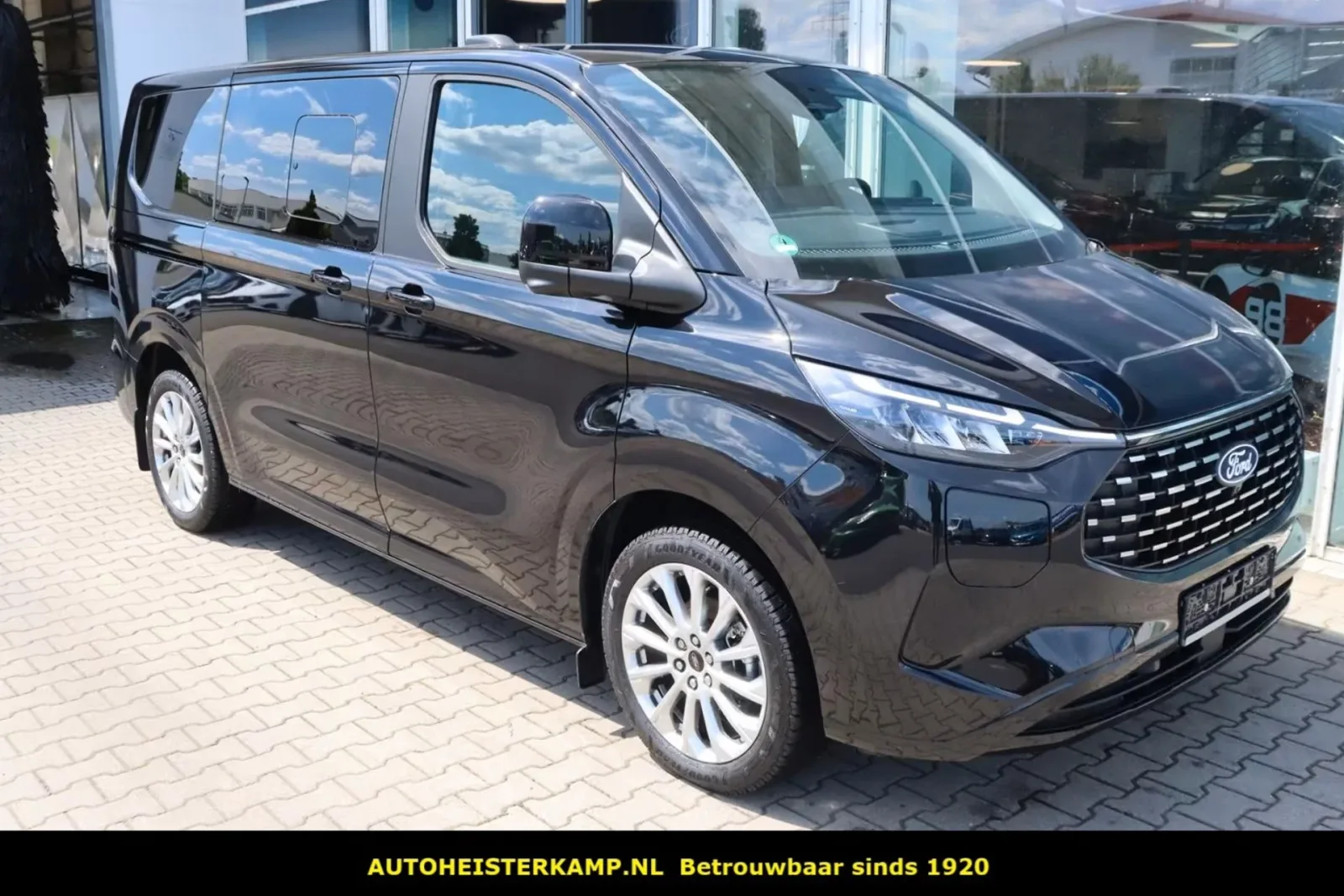Ford Tourneo (2025) — foto 1