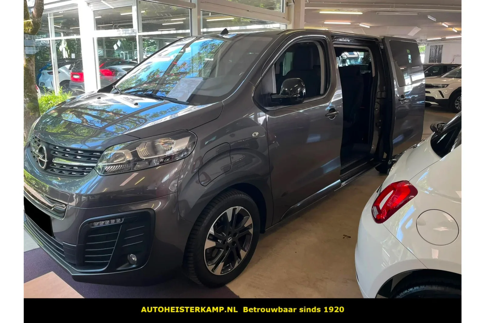 Opel Zafira (2022) — foto 1