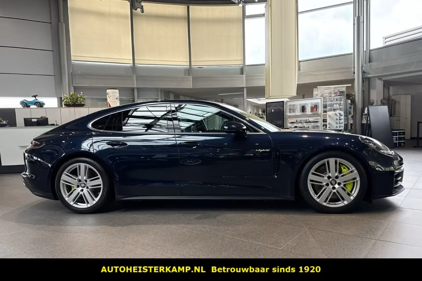 Porsche Panamera (2023) — foto 1