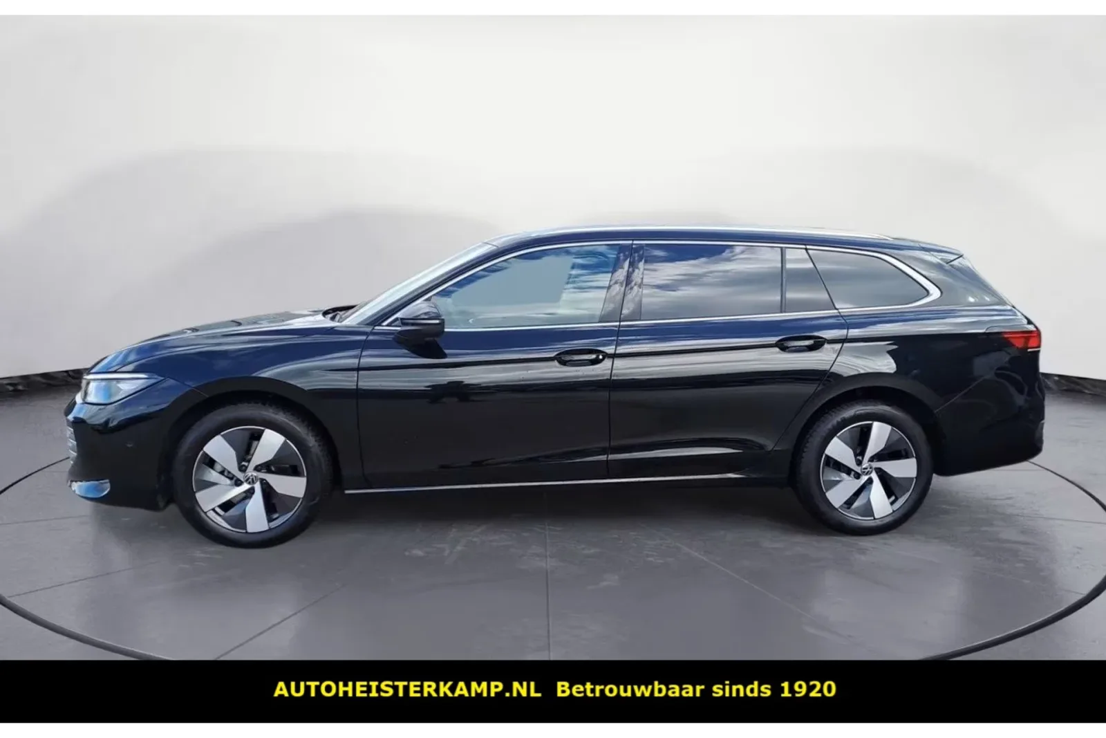 Volkswagen Passat (2025) — foto 1
