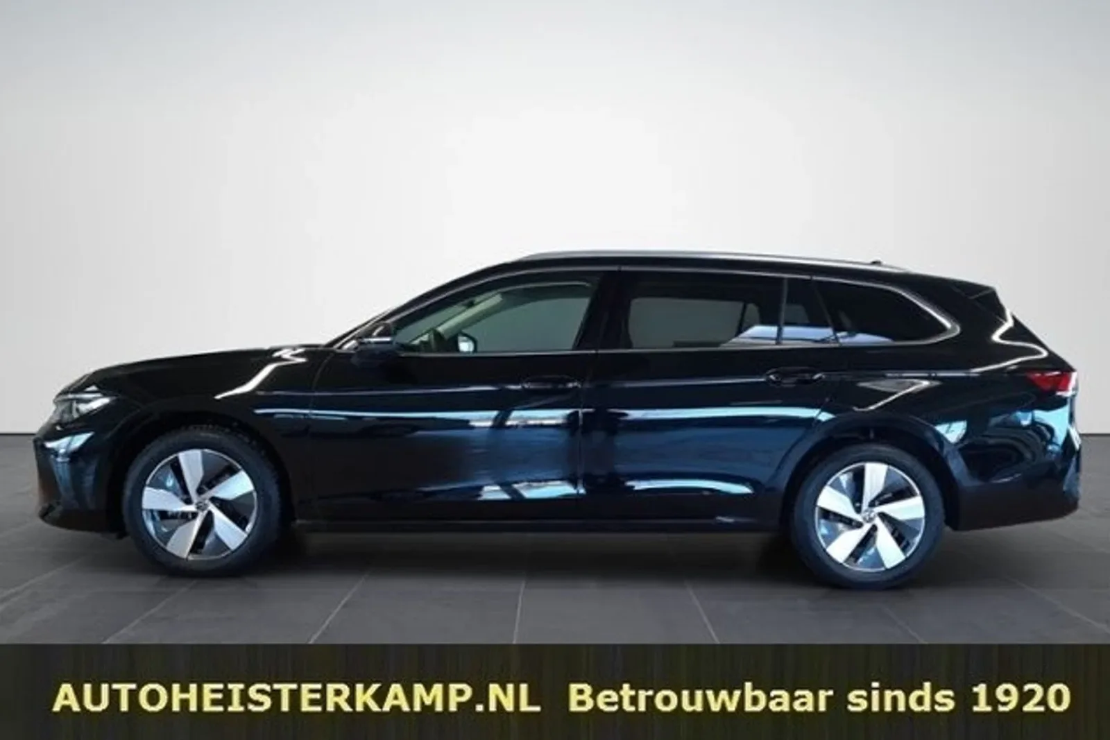 Volkswagen Passat (2024) — foto 1