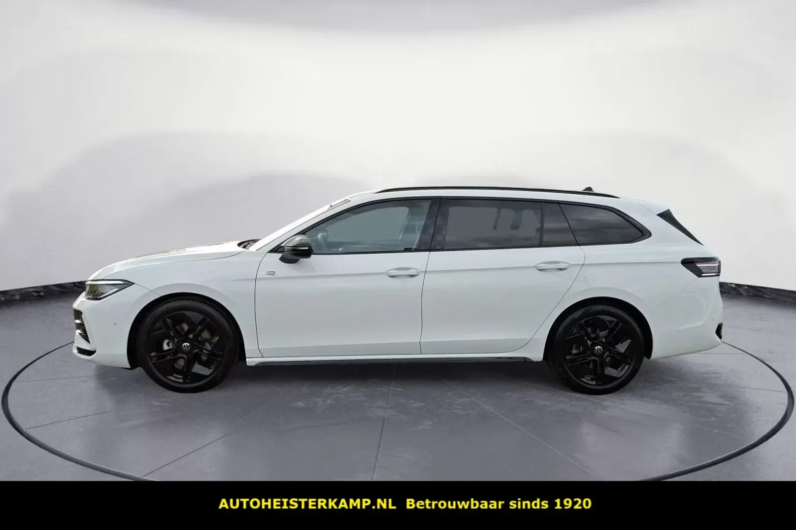 Volkswagen Passat (2025) — foto 1