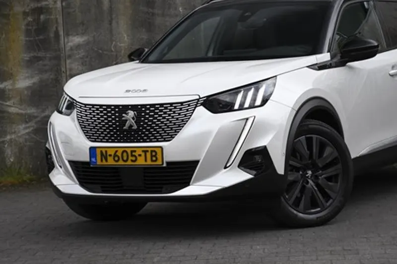 Peugeot e-2008 (2022)