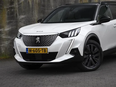 Peugeot e-2008 (2022) — foto 1