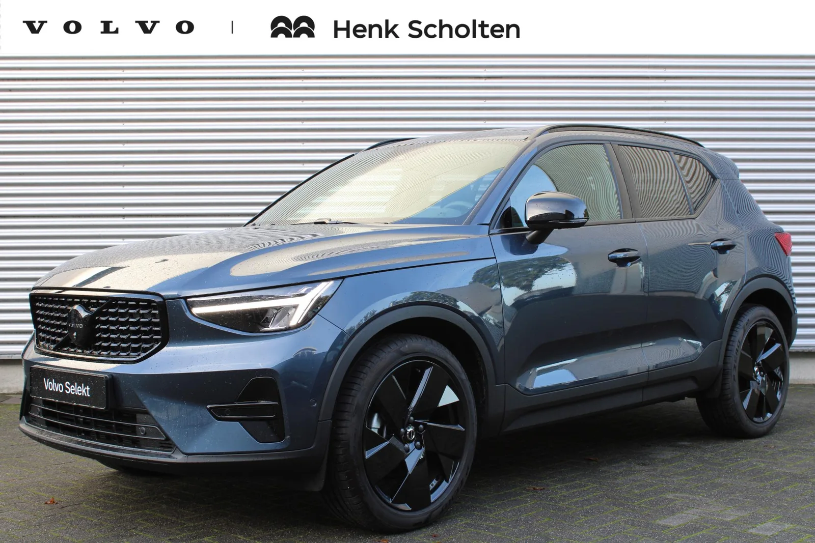 Volvo XC40 (2026) — foto 1