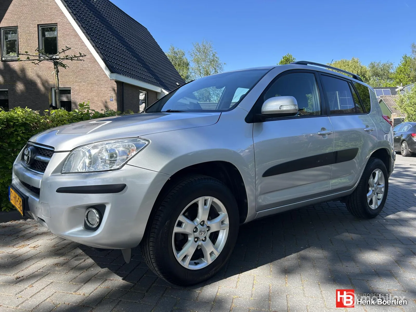 Toyota RAV4 (2010) — foto 1