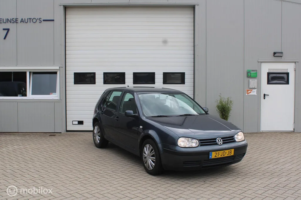 Volkswagen Golf (2002) — foto 1