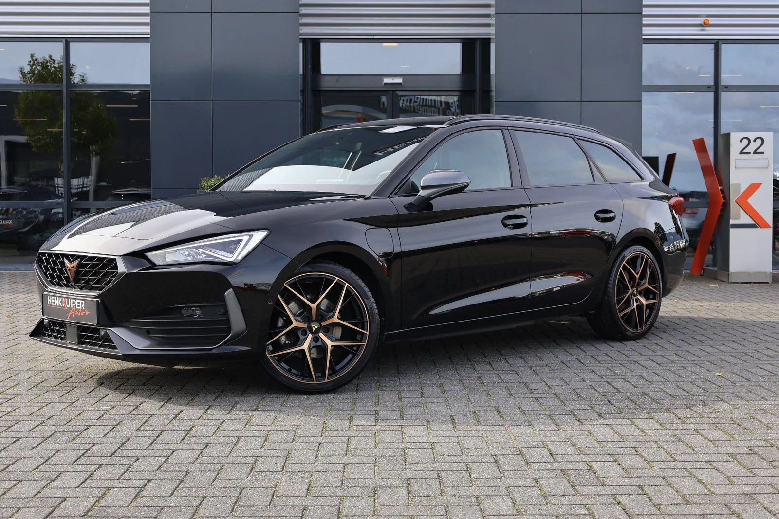 CUPRA Leon Sportstourer (2023) — foto 1
