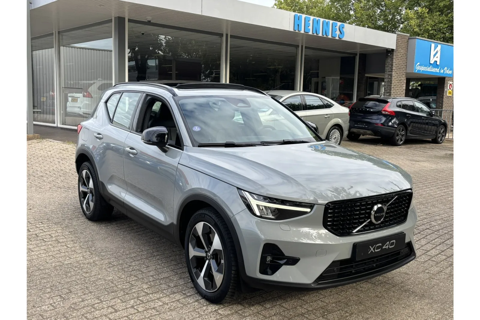 Volvo XC40 (2023) — foto 1