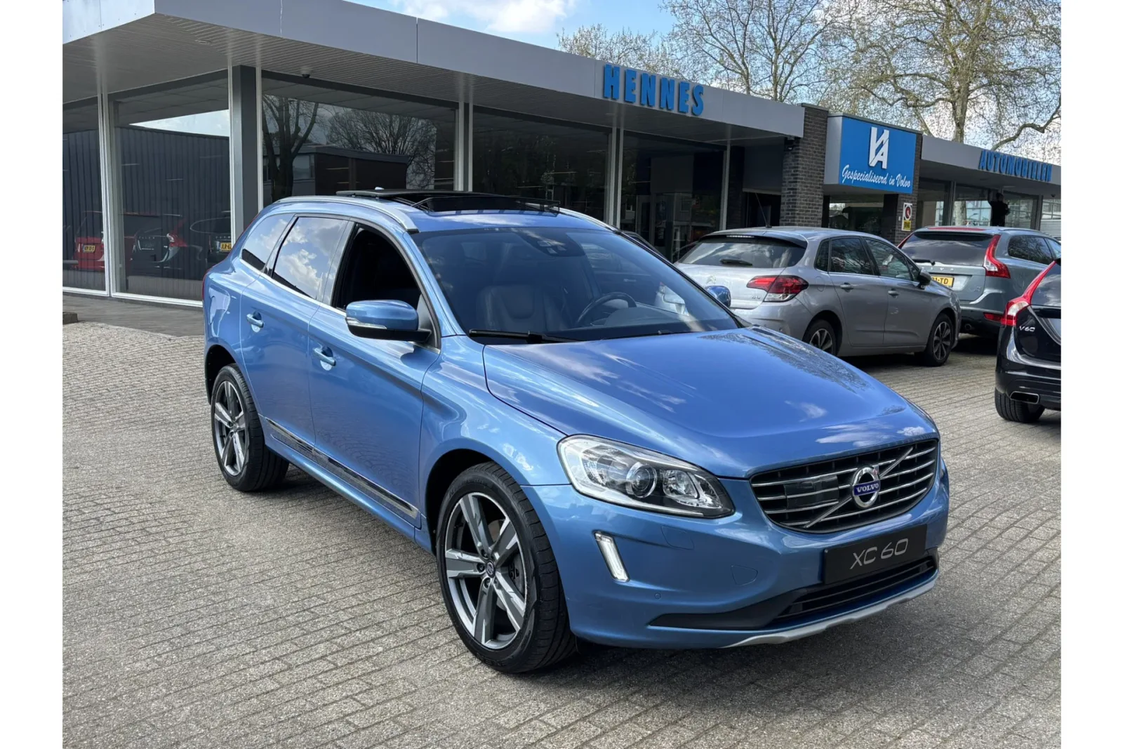 Volvo XC60 (2017) — foto 1