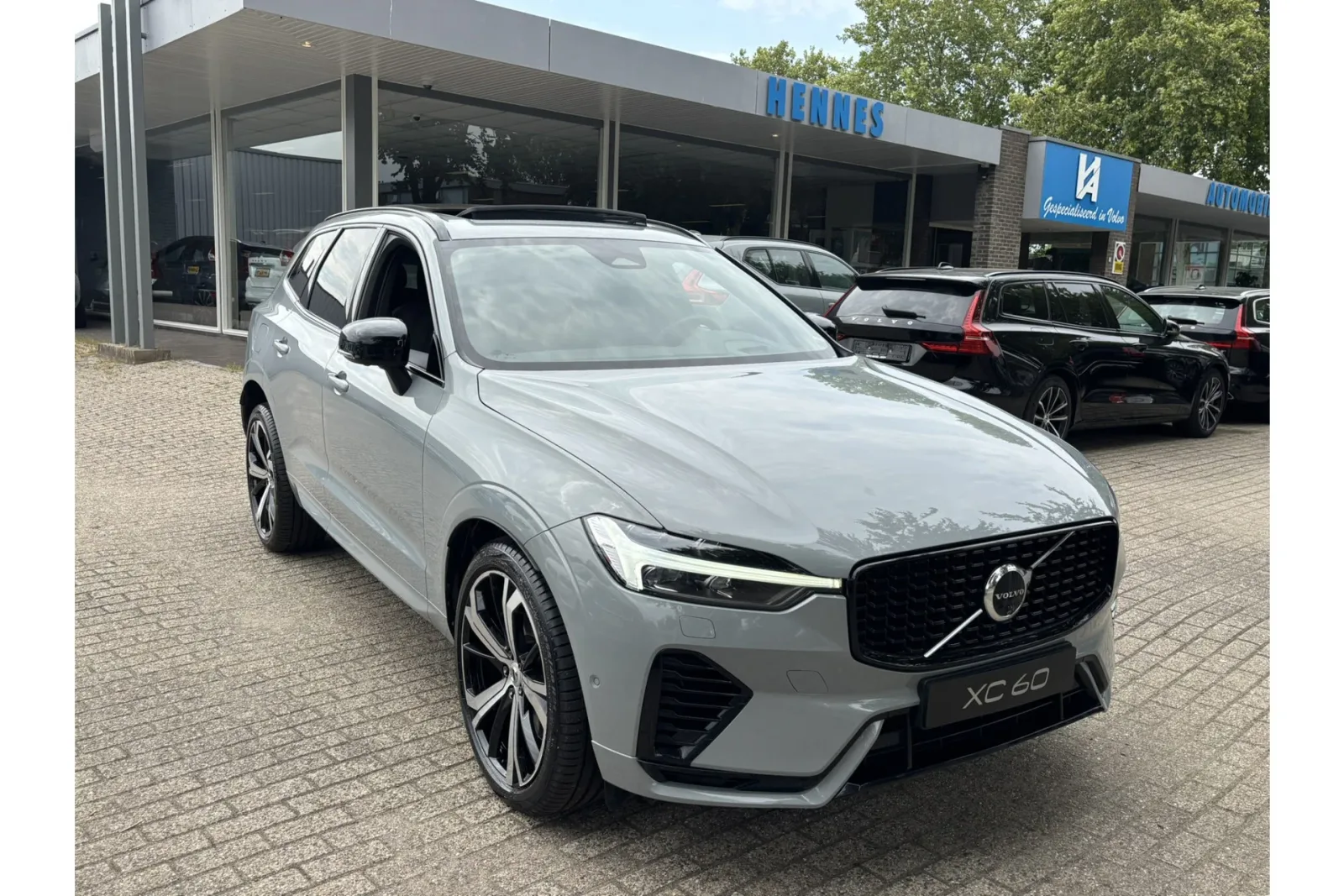 Volvo XC60 (2023) — foto 1