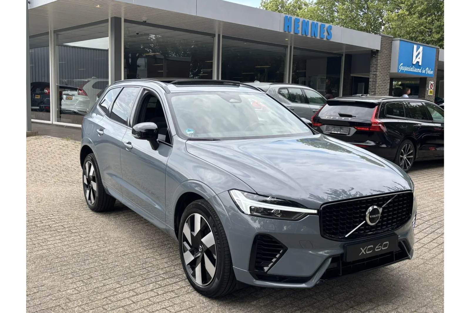 Volvo XC60 (2023) — foto 1