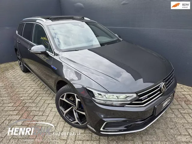 Volkswagen Passat (2022) — foto 1