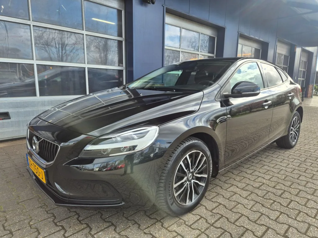 Volvo V40 (2019) — foto 1