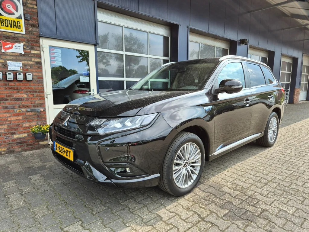Mitsubishi Outlander (2021) — foto 1