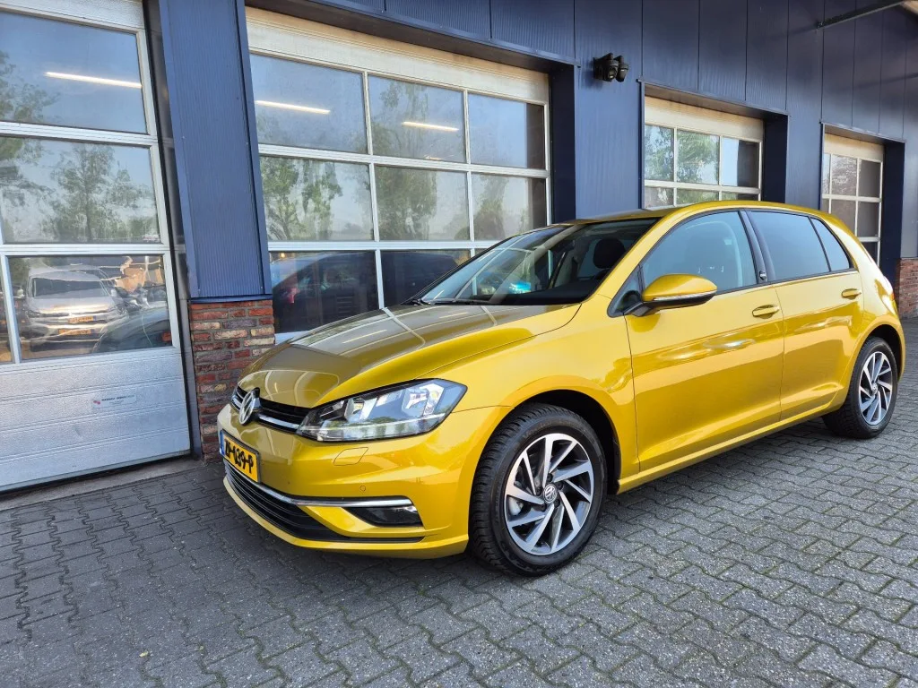 Volkswagen Golf (2018) — foto 1