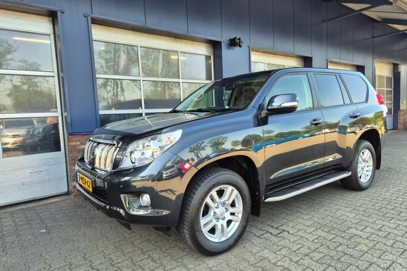 Toyota LANDCRUISER (2012)