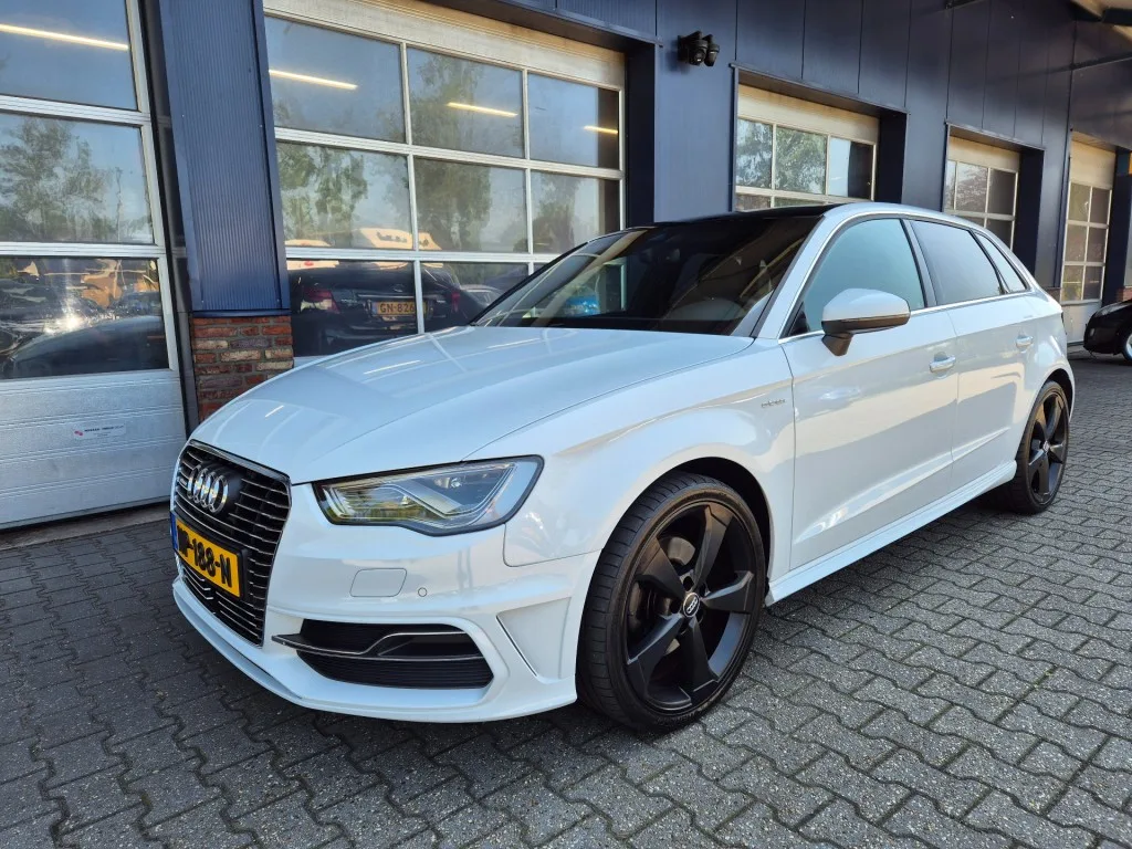 Audi e-tron (2015) — foto 1