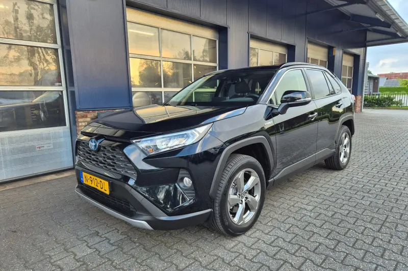 Toyota RAV4 (2021)
