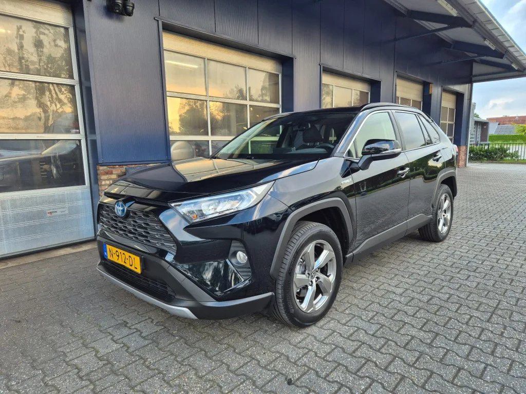 Toyota RAV4 (2021) — foto 1