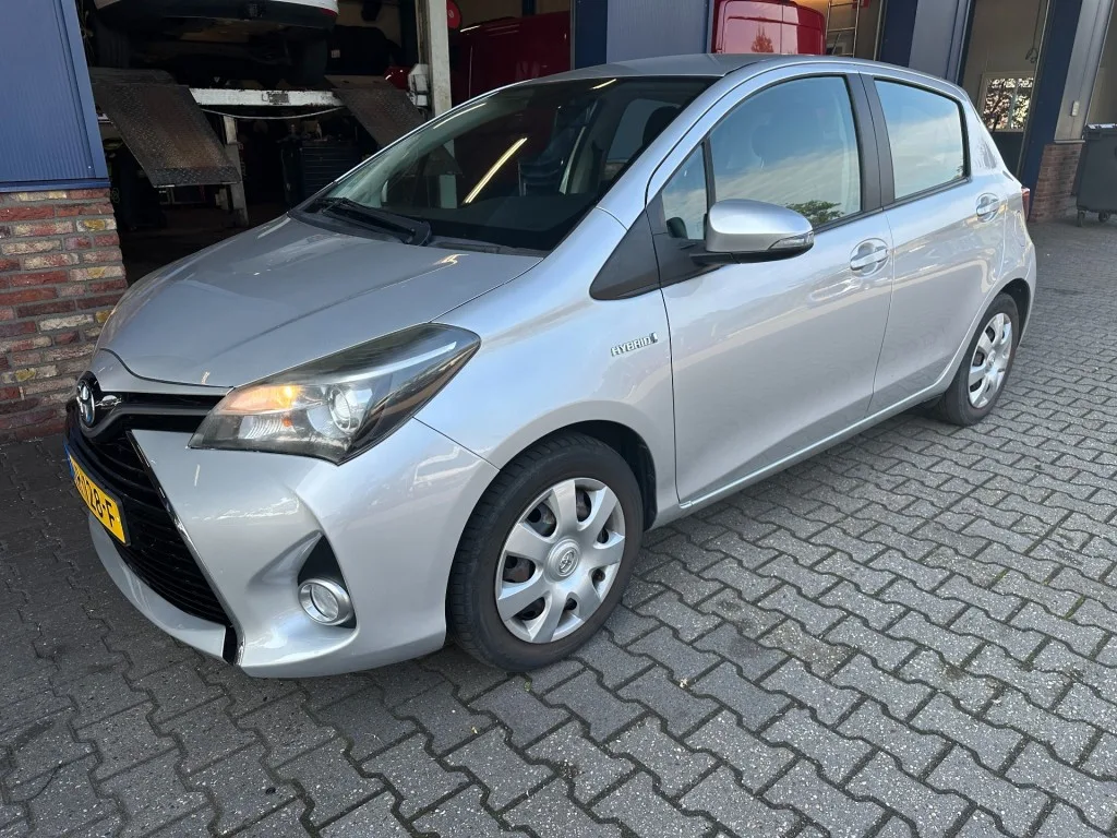 Toyota Yaris (2016) — foto 1