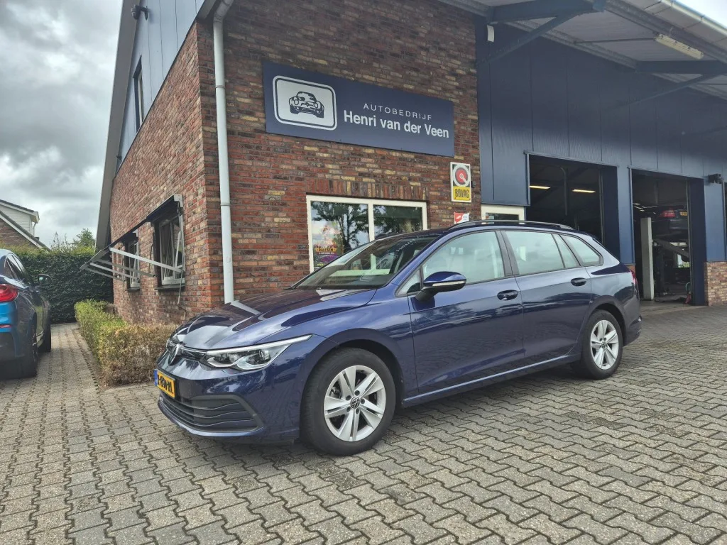 Volkswagen Golf (2021) — foto 1