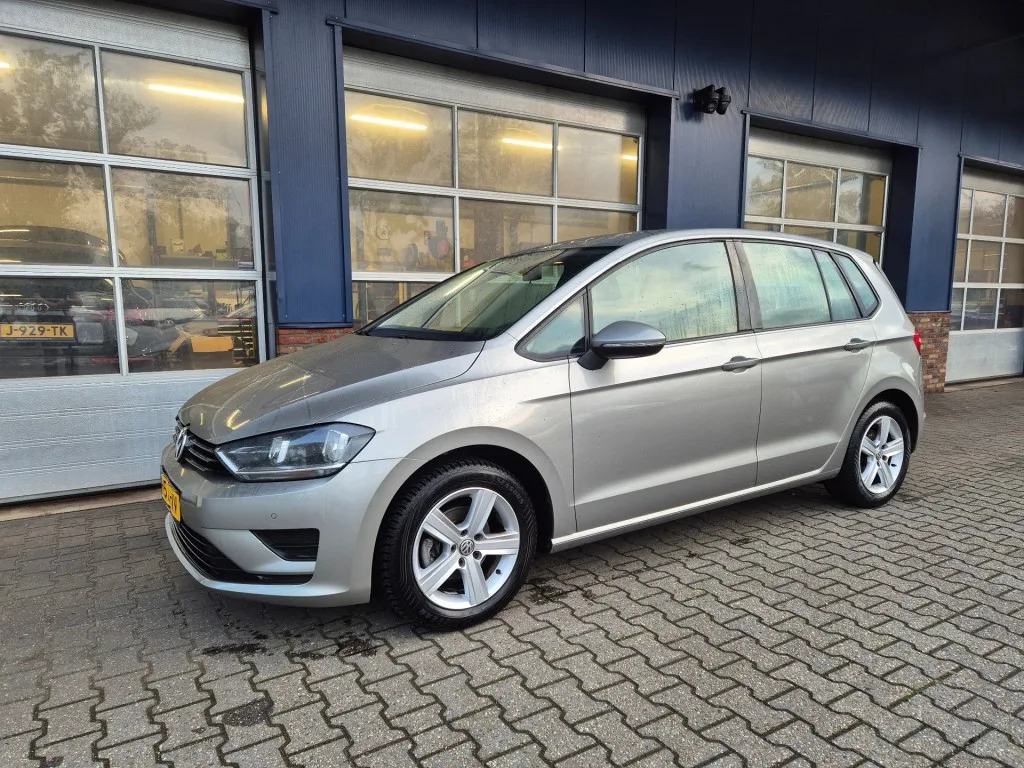 Volkswagen Golf Sportsvan (2015) — foto 1
