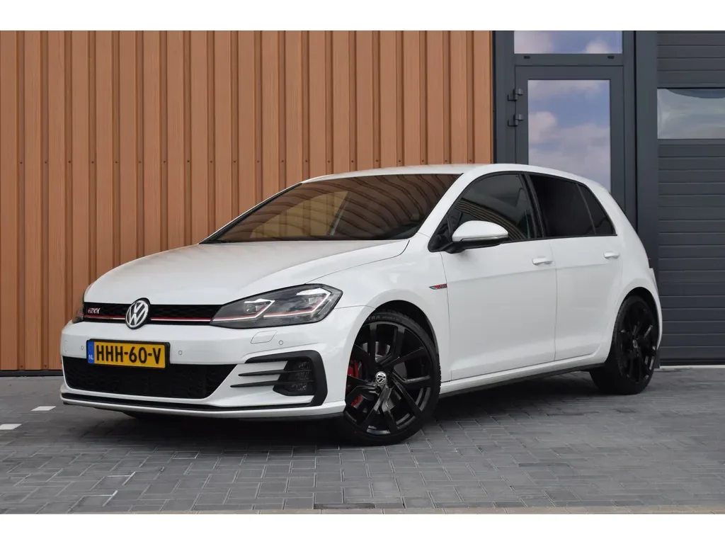 Volkswagen Golf (2019) — foto 1