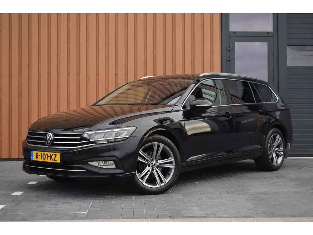 Volkswagen Passat (2022) — foto 1