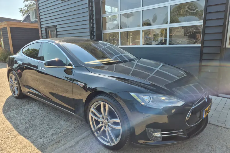 Tesla Model S (2014)