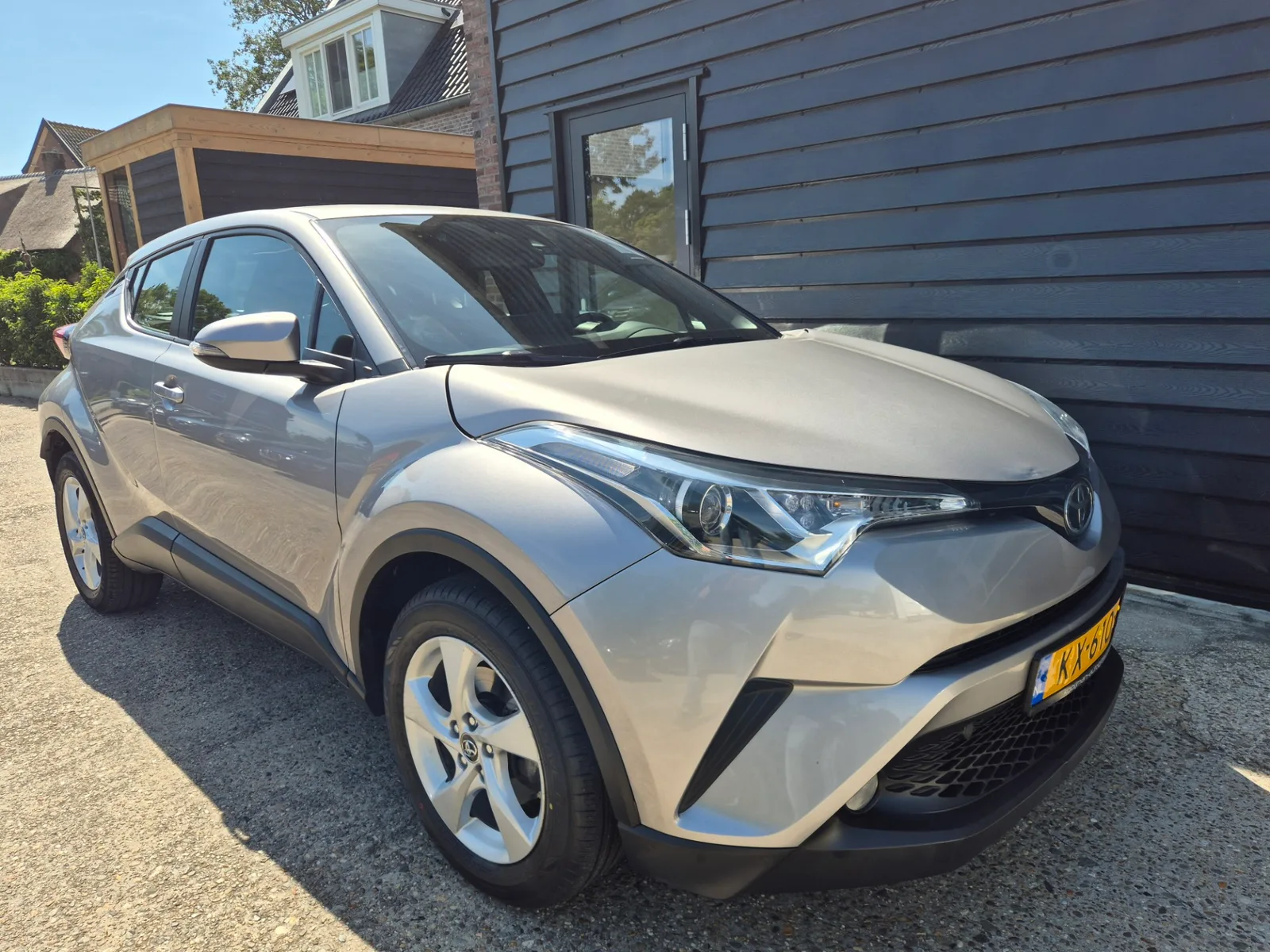 Toyota C-HR (2016) — foto 1