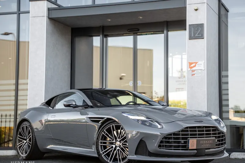 Aston Martin DB12 (2024)