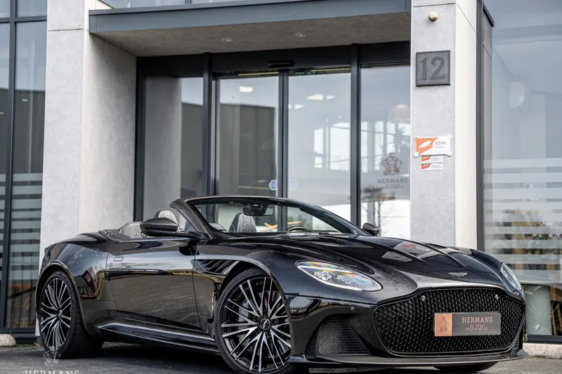 Aston Martin DBS (2022)