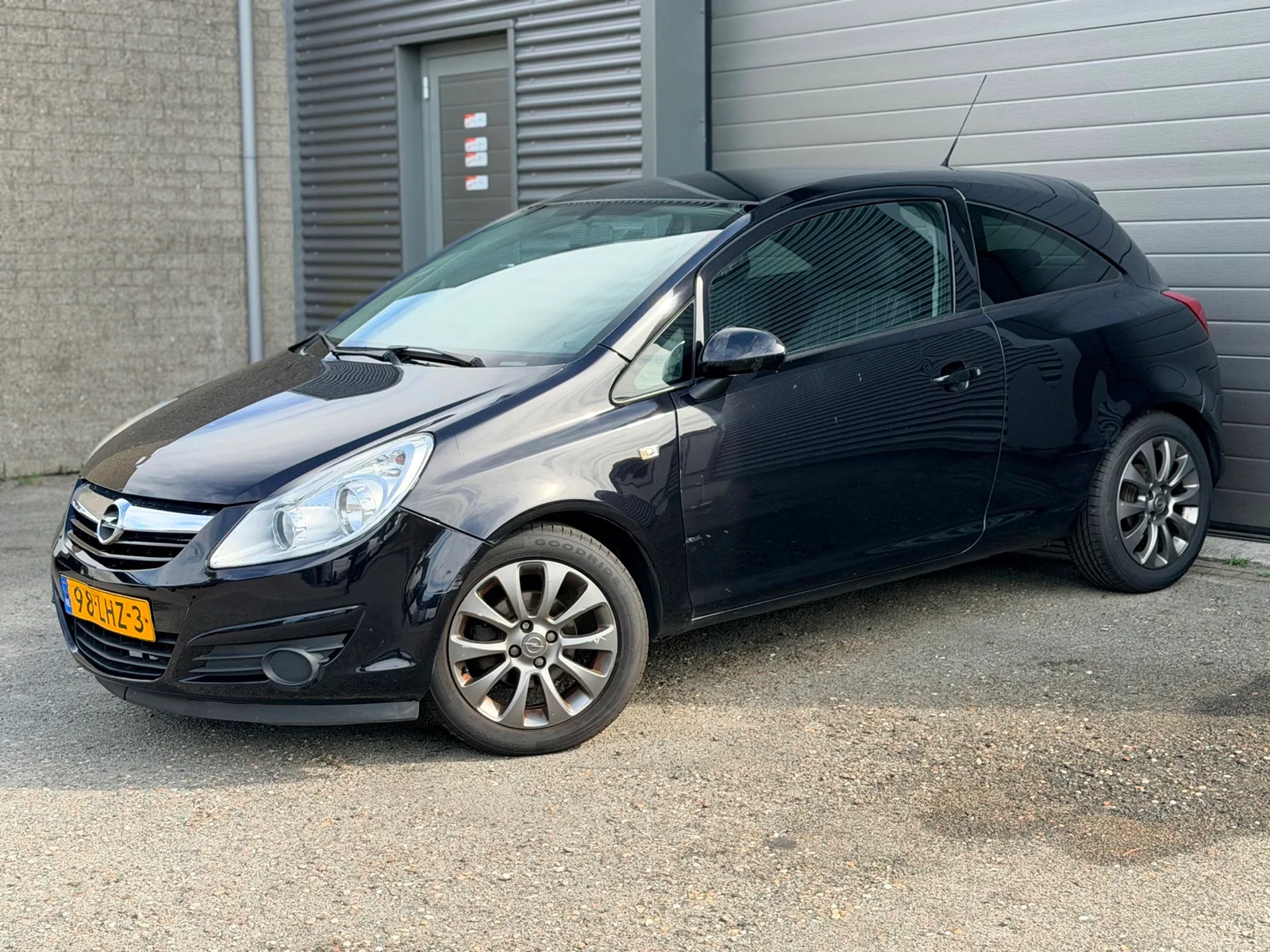 Opel Corsa (2010) — foto 1