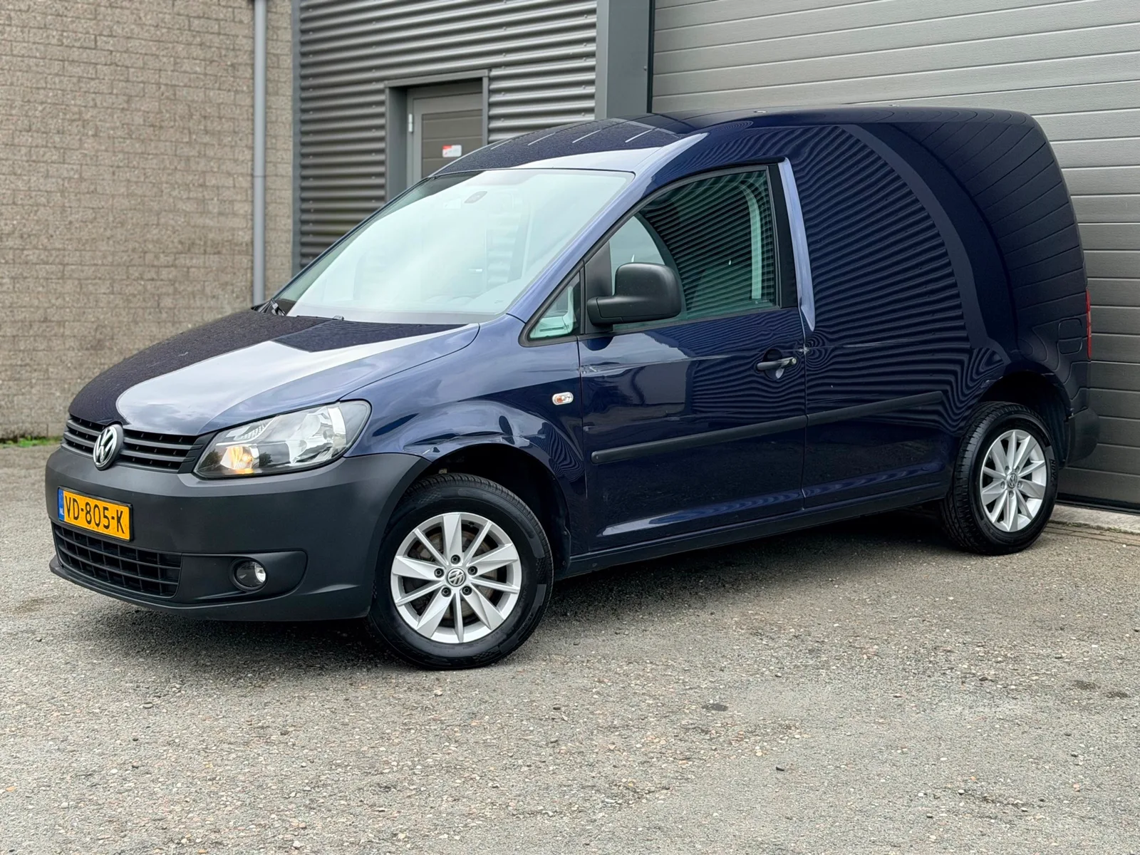 Volkswagen Caddy (2013) — foto 1