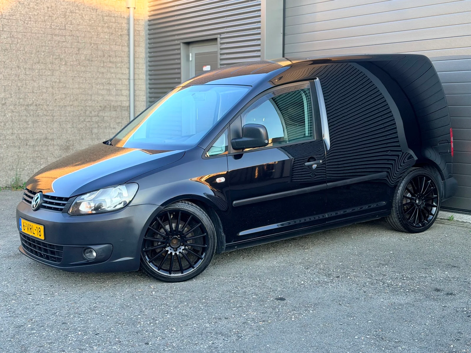 Volkswagen Caddy (2011) — foto 1