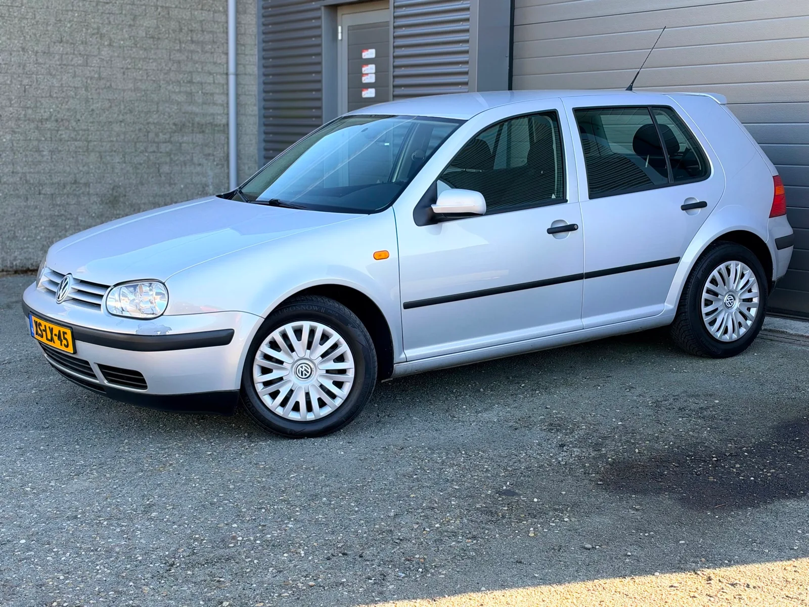 Volkswagen Golf (1999) — foto 1