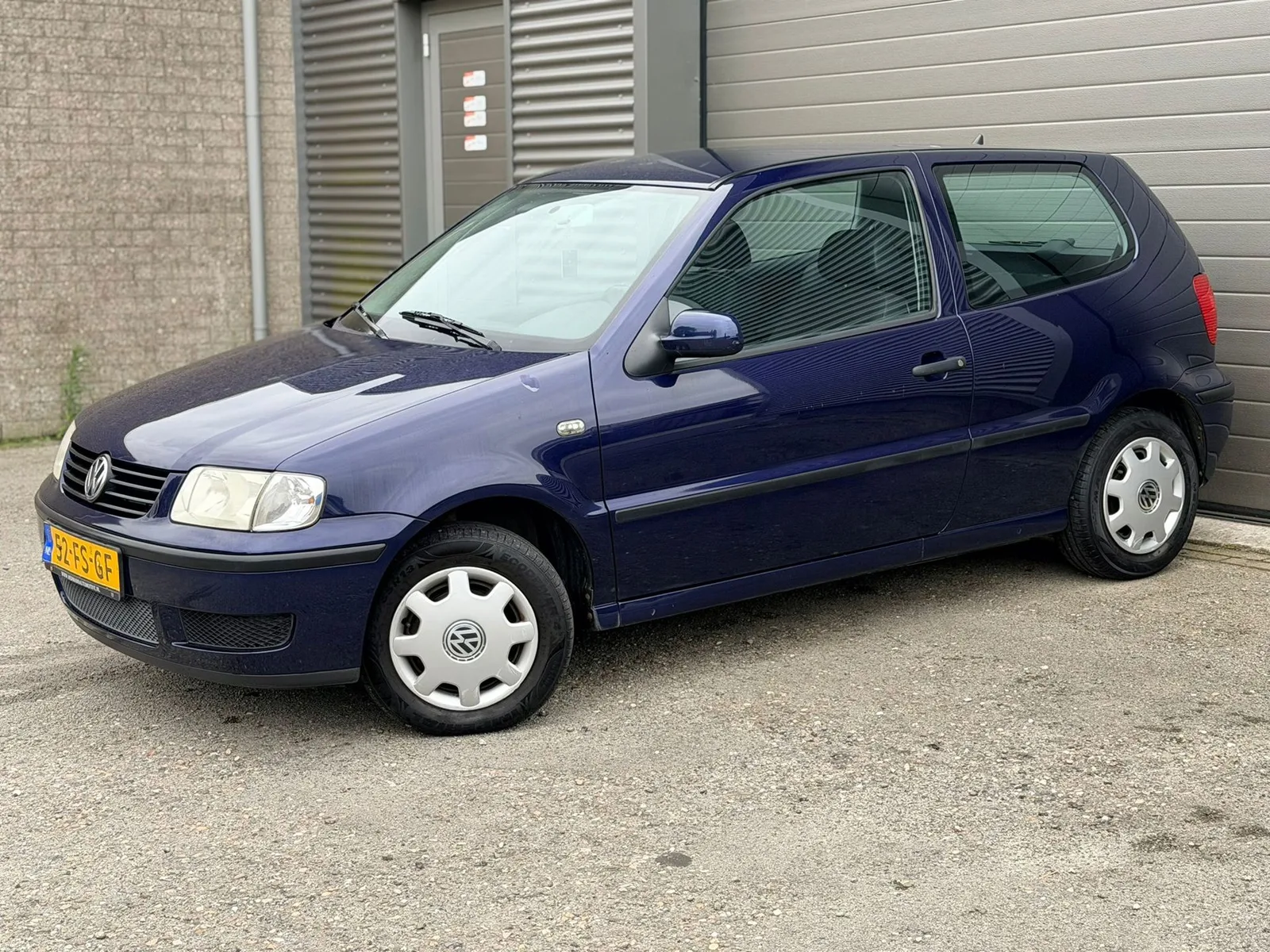 Volkswagen Polo (2000) — foto 1