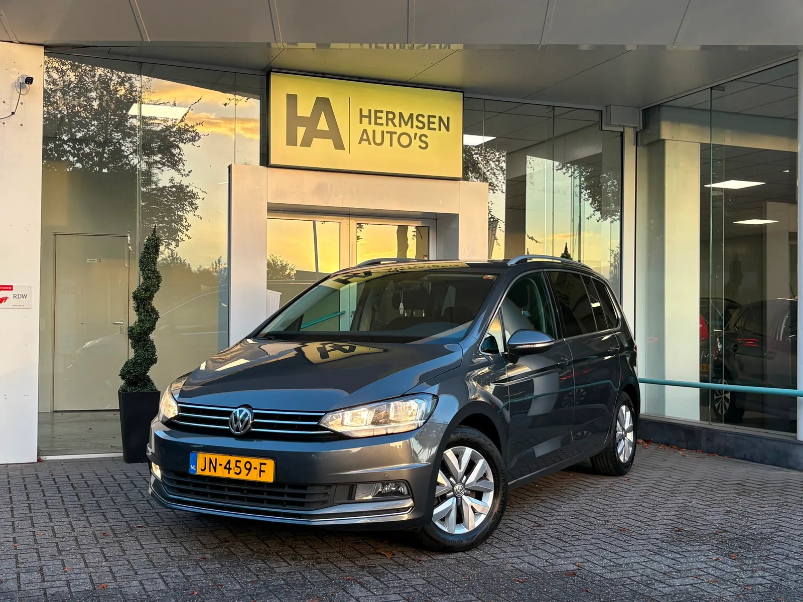 Volkswagen Touran (2016) — foto 1