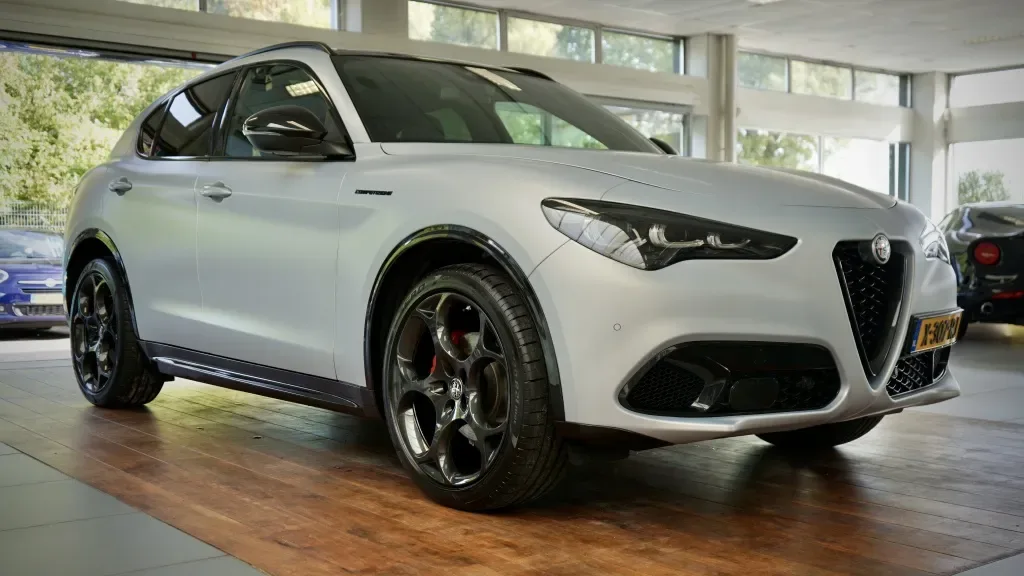 Alfa Romeo Stelvio (2024) — foto 1