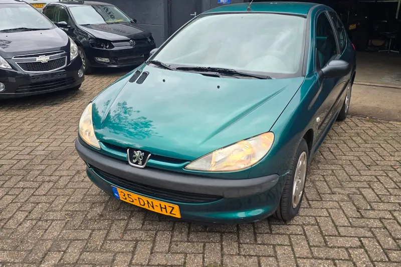 Peugeot 206 (1999)