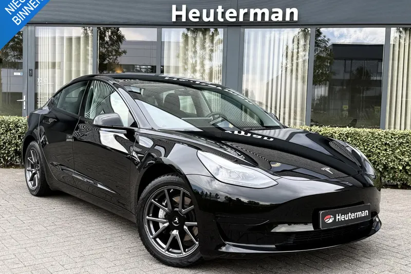 Tesla Model 3 (2022)