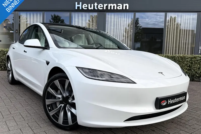 Tesla Model 3 (2024)