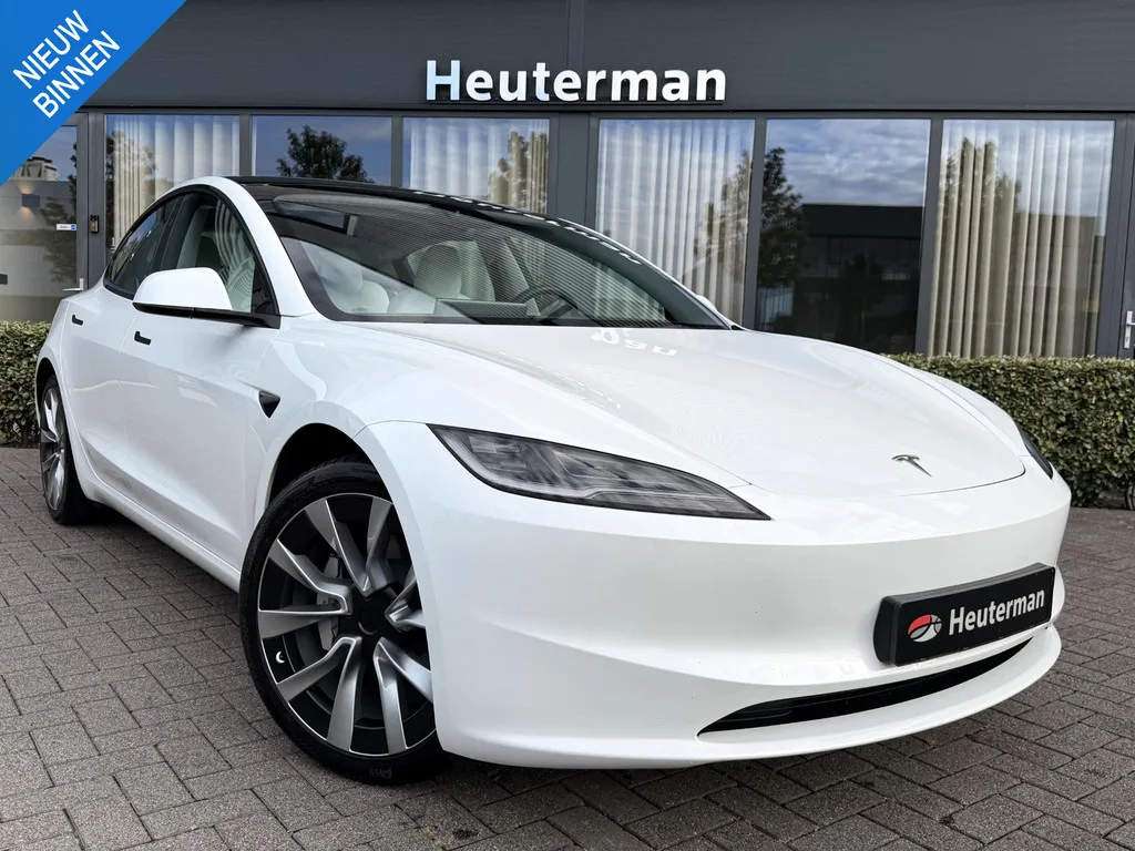 Tesla Model 3 (2024) — foto 1